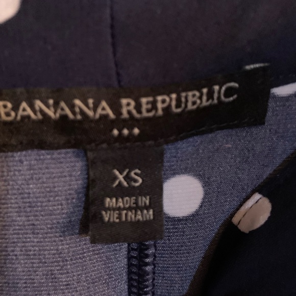 Banana Republic women’s polkadot summer top with neck tie. Size extra small. - Picture 5 of 6